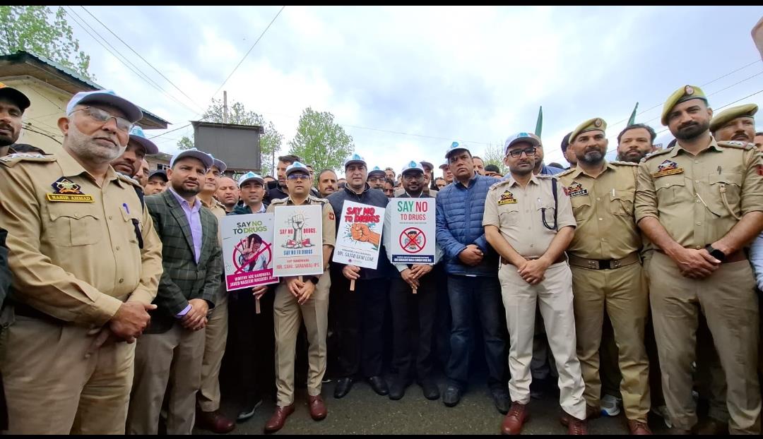 Handwara rises in unison as Sajad Lone leads powerful “Nasha Mukt Bharat Abhiyan” rally