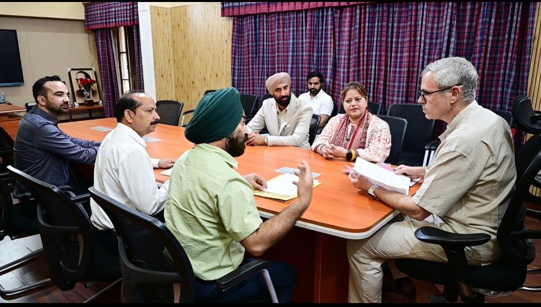 CM Omar vows time-bound action on public grievances