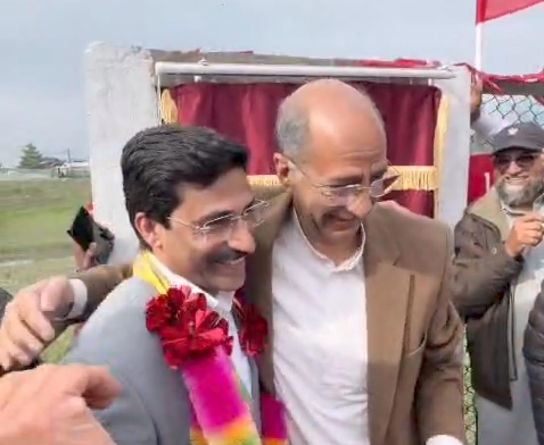 Advisor Nasir Sogami, MLA Pardesi lay foundation of Padshai Bagh road