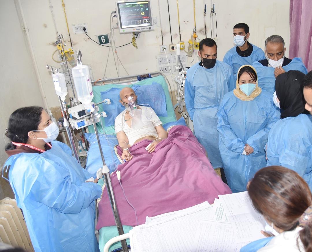 Health Minister visits ailing father of MP Er. Rashid at SMHS Hospital