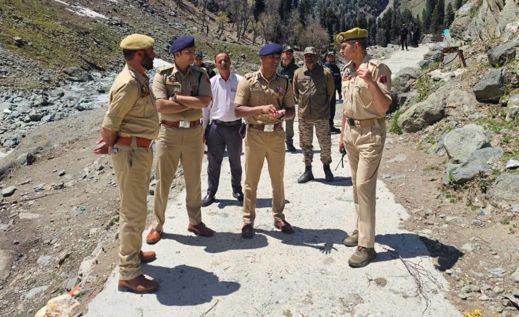 SSP Anantnag reviews security arrangements for yatra, tourist safety in Pahalgam