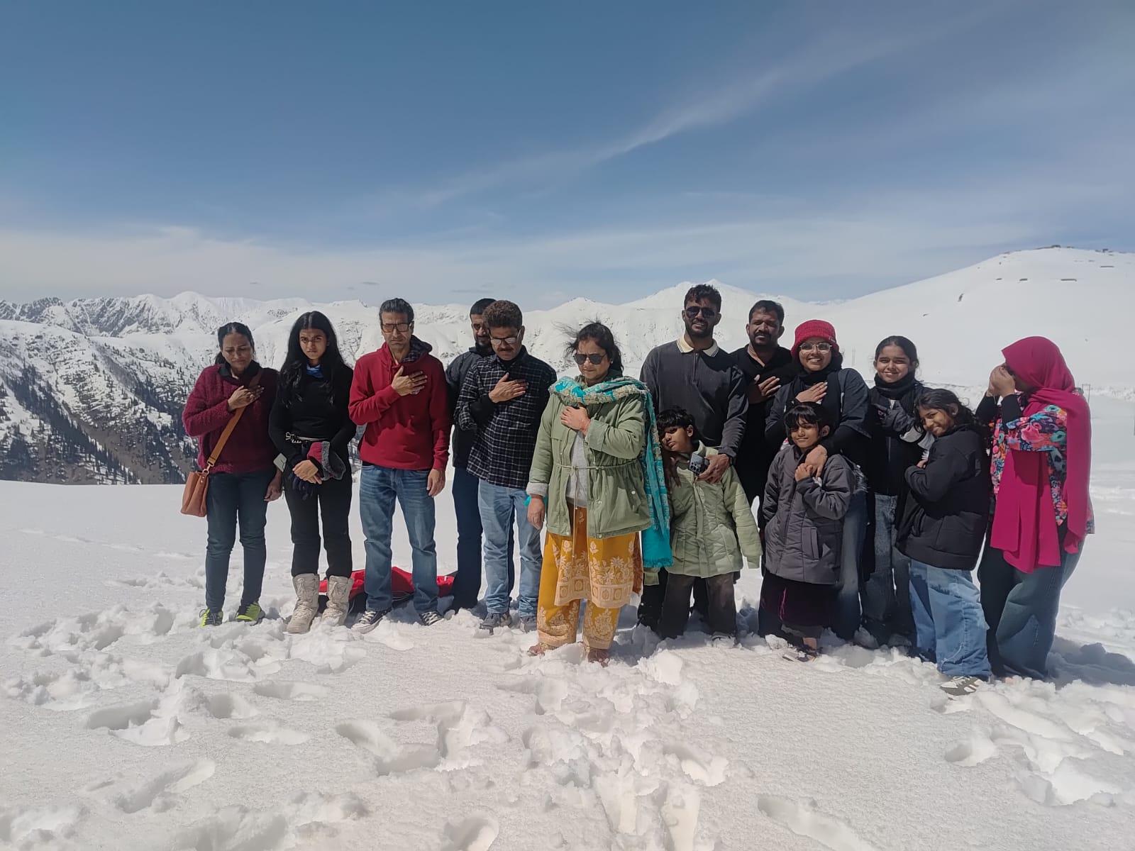 Tourists observe two-minute silence at Razdan Pass
