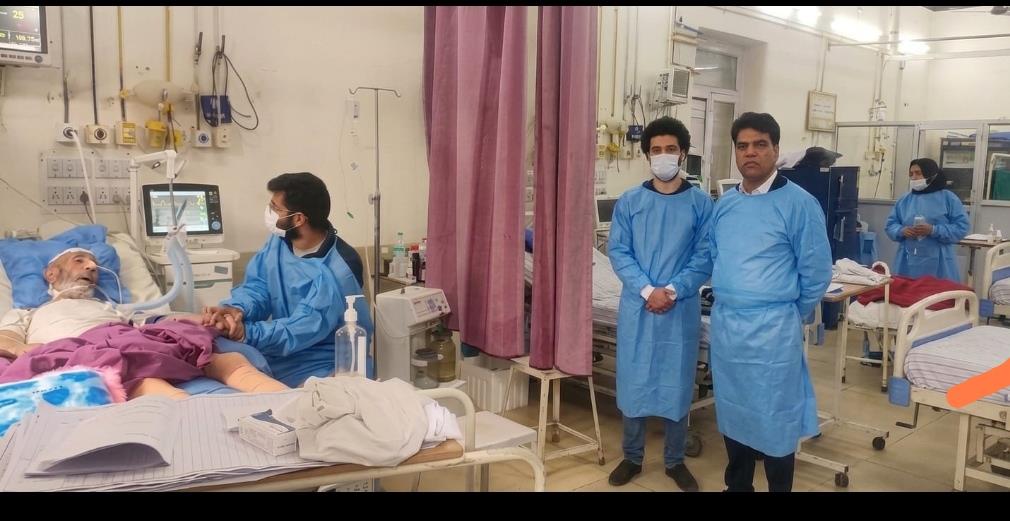 Ex-DDC chief Kupwara visits ailing father of MLA Khursheed at SMHS hospital