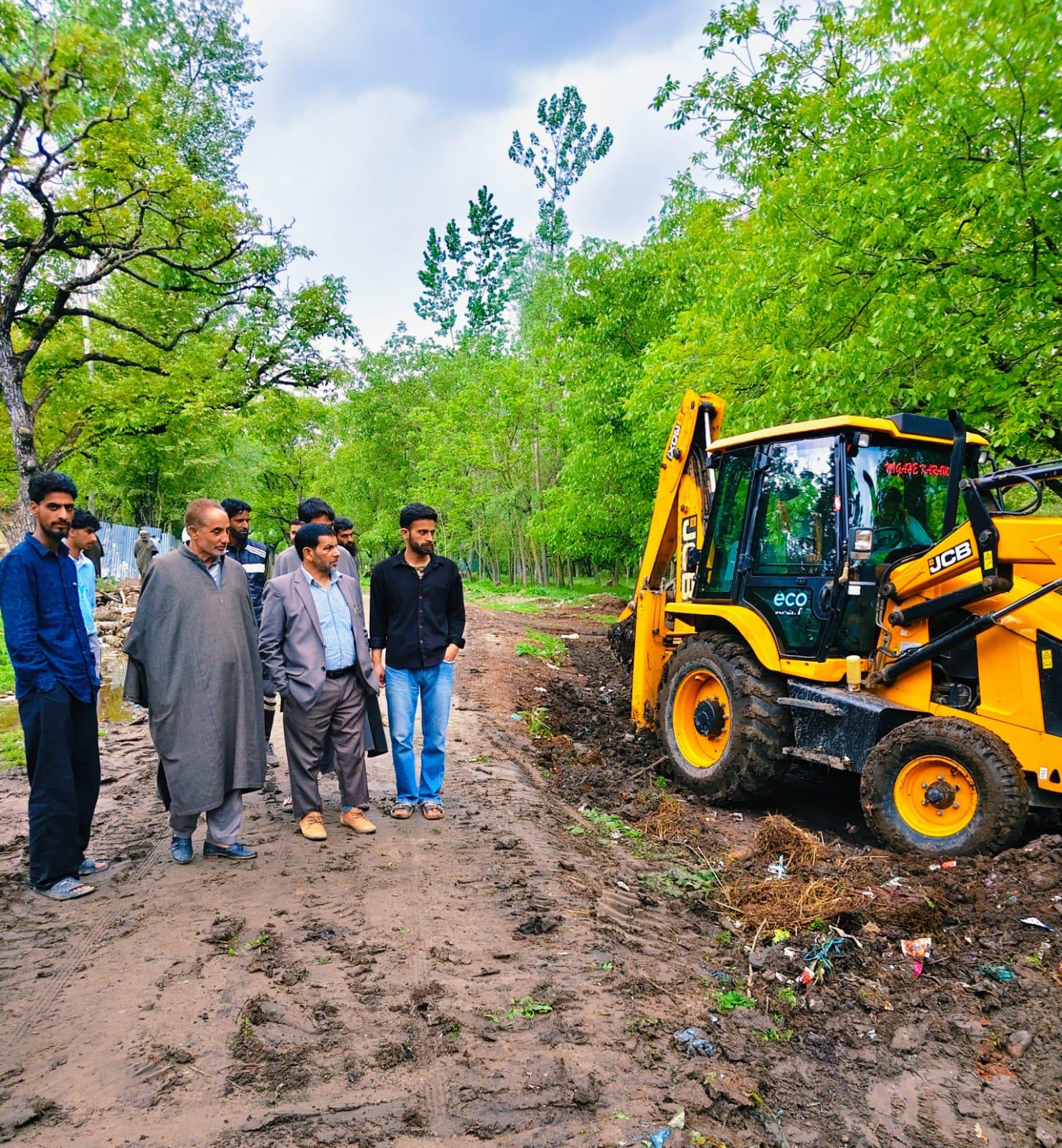 Youth clean Rawoocha picnic spot after alleged official inaction