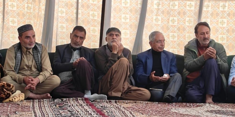 JK AP Leader G.H Mir Offers Condolences on Death of Pattan’s Famous ‘Ash Booba’