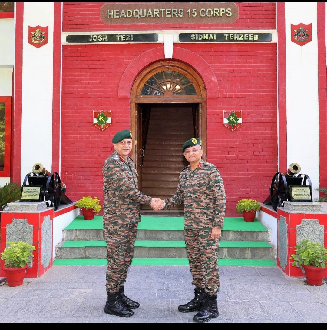 Lt Gen Balbir Singh assumes command of Chinar Corps