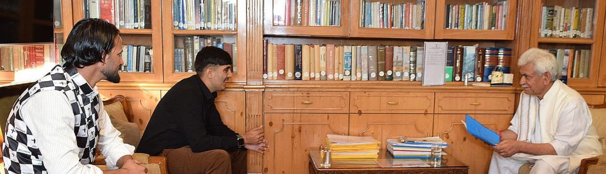 Rise Up Youth Foundation Delegation Meets LG Manoj Sinha, Seeks Support on Social Issues