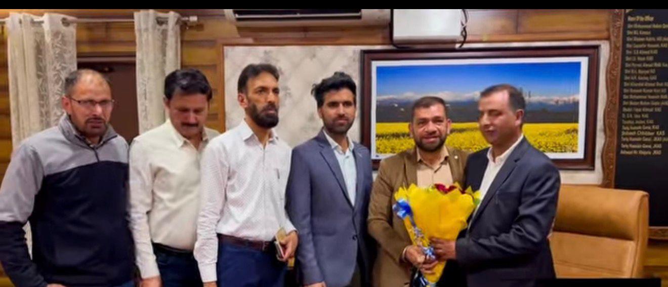 Mohammed Ashraf Hakak takes charge as Director Estates Kashmir