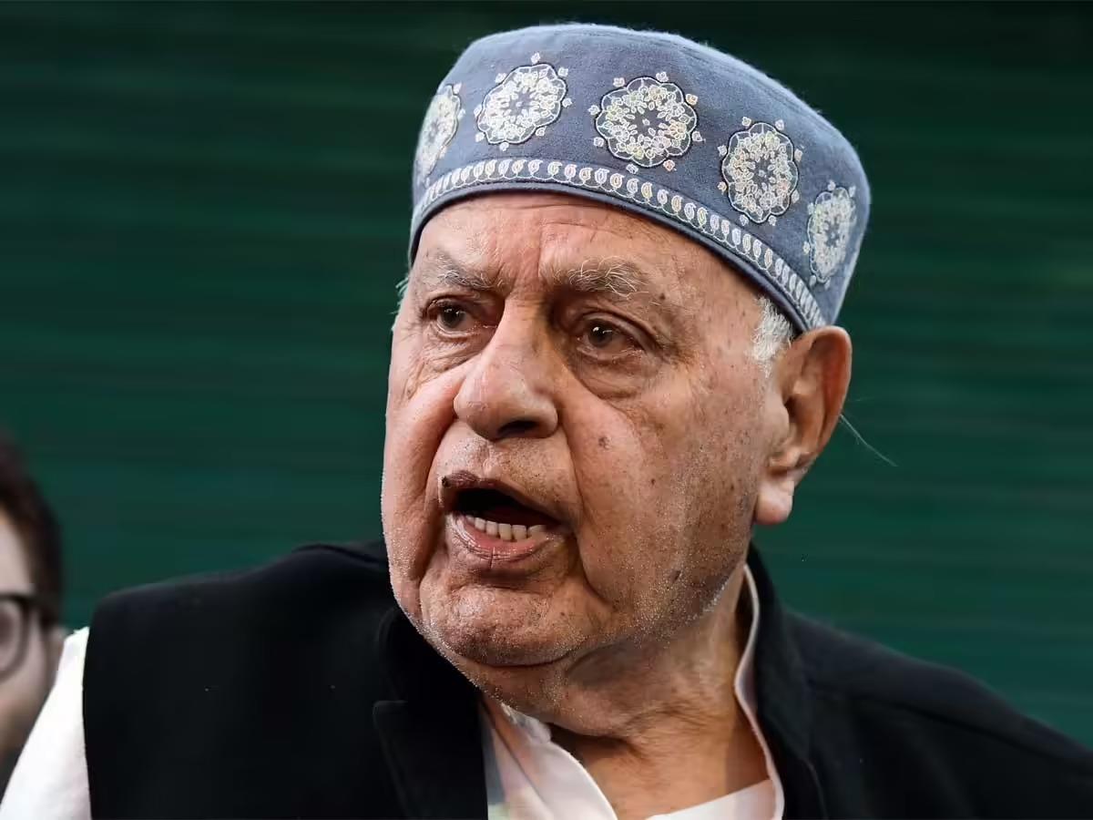 Dr. Farooq offers tribute to Nazir Ahmad Lone Johar on his 3rd death anniversary