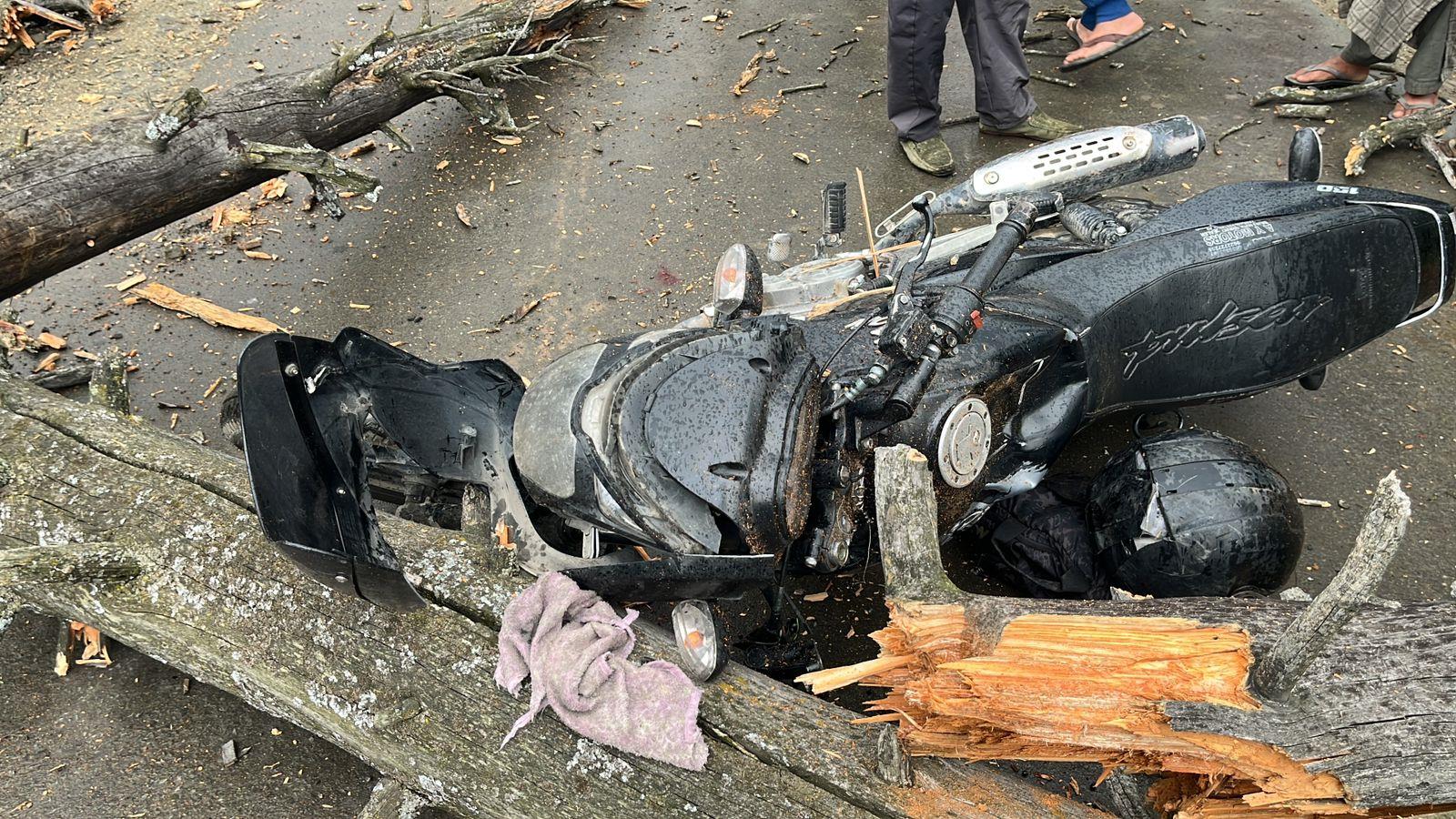 Journalist injured as tree falls on motorcycle in Tangmarg