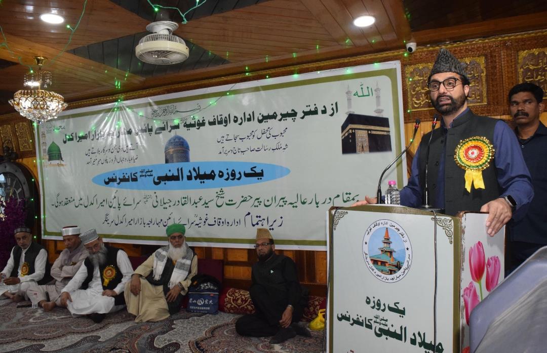 Mirwaiz Calls for Using Mosques, Khanqahs and Imambaras as Centres of Social Reform and Unity
