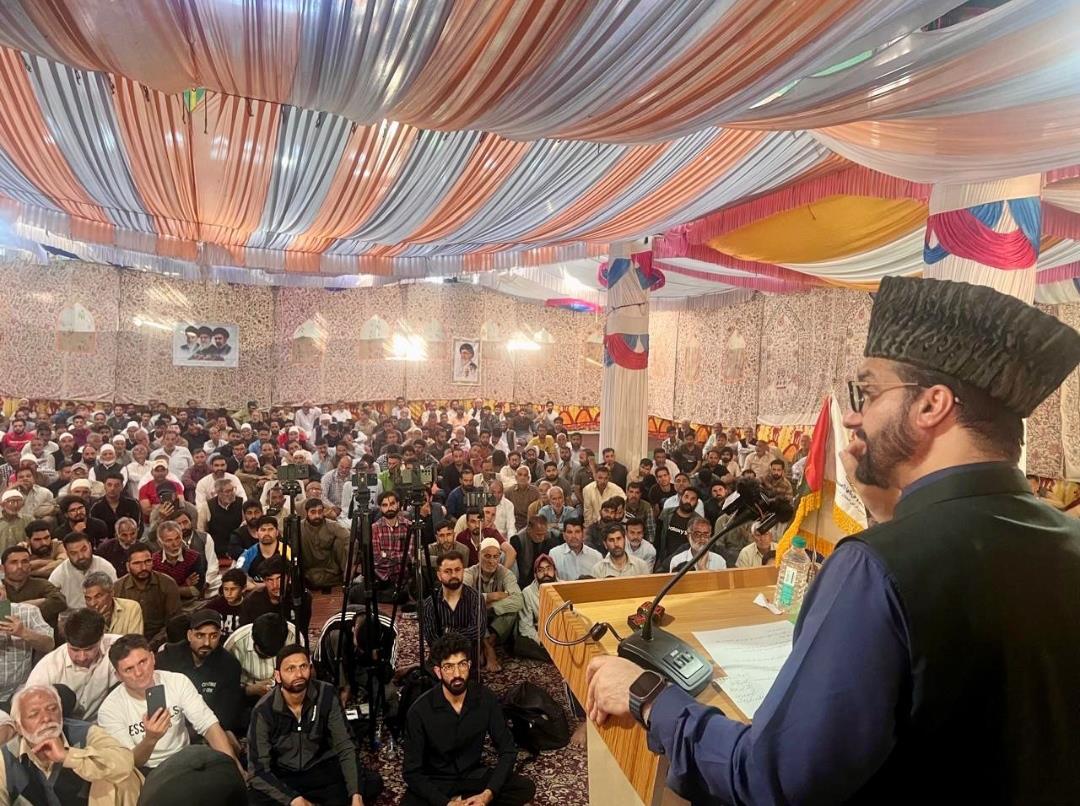 Mirwaiz Pays Rich Tributes to Ayatullah Ali Khamenei