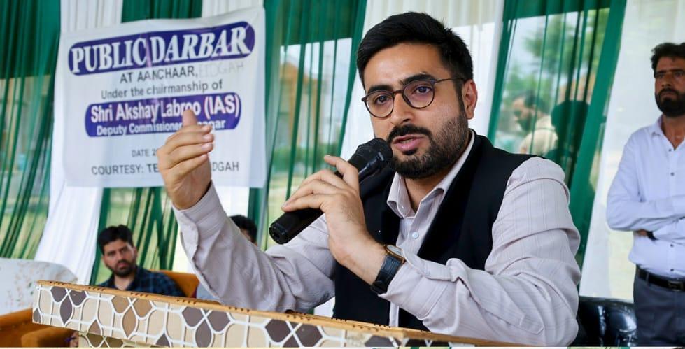 DC Srinagar holds Grievance Redressal Camp at Anchar Soura under Block Diwas; Inspects civic infrastructure in Shahr-e-Khaas areas