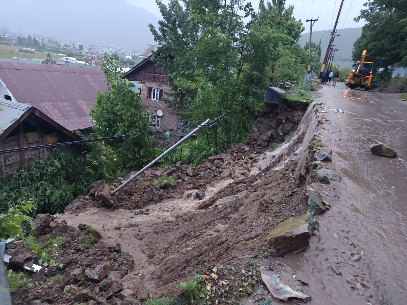 Bandipora Rain Havoc: Water, Mud Flood Homes Near Darul Uloom Rahimiya, Two Injured