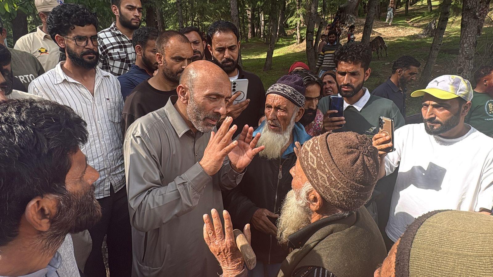 MLA Sheikh Khursheed Leaves Condolence Gathering, Rushes to Kandi Khas, Stops Eviction Drive
