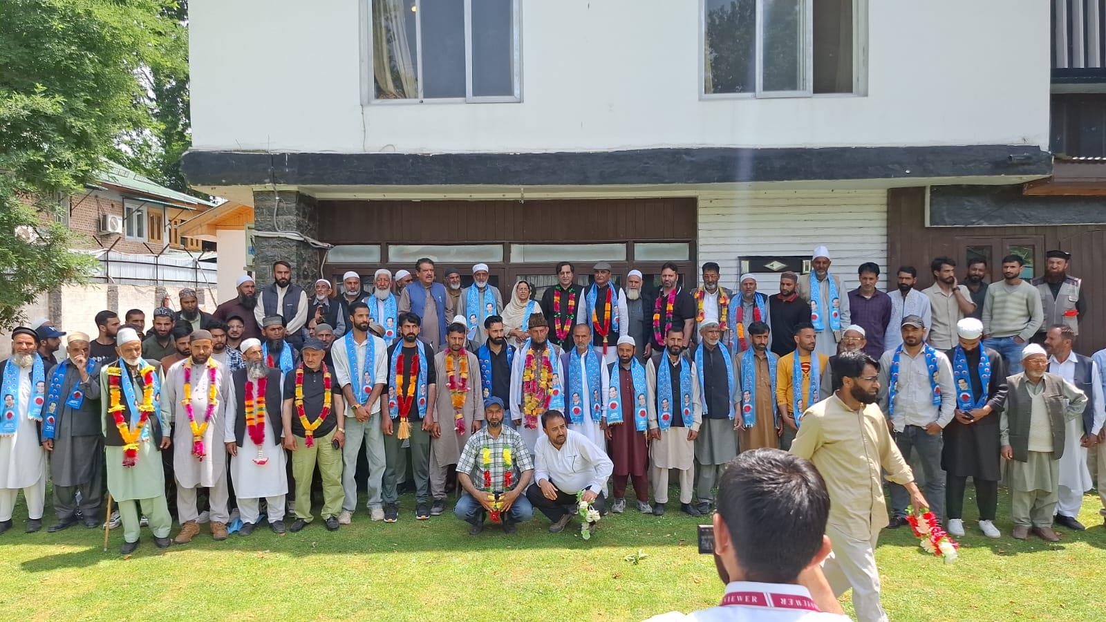 Sajad Lone welcomes Mohammad Idrees Karnahi alongwith hundreds of supporters into PC