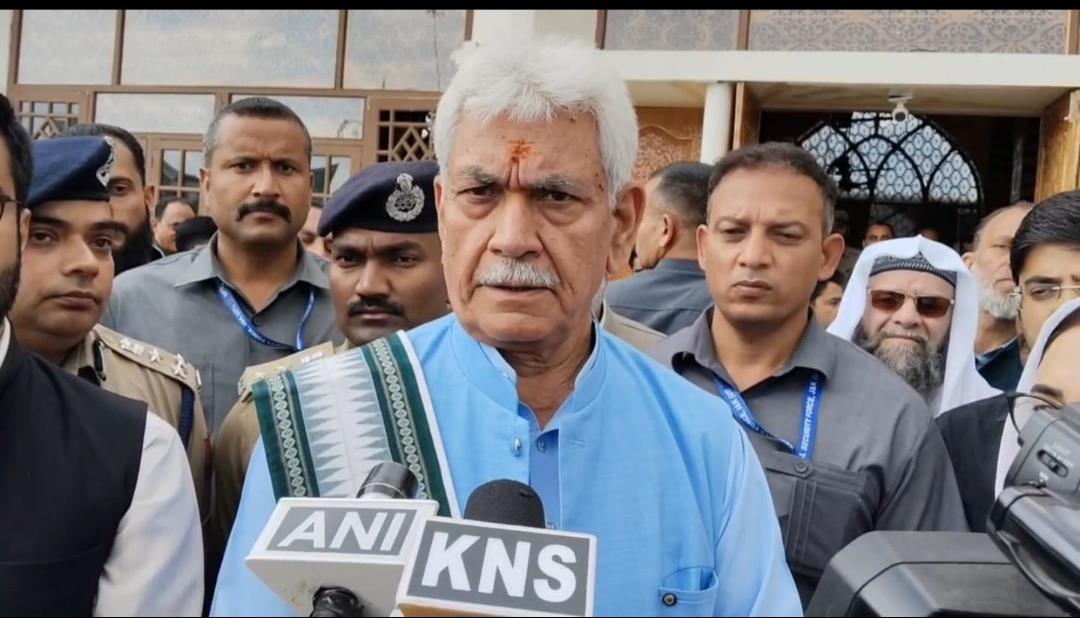 LG Sinha visits Hazratbal Dargah to review arrangements ahead of festival