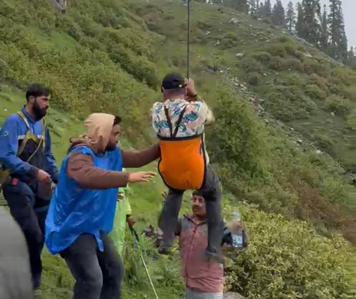 Gulmarg Gondola Rescue Operation Underway, All Tourists Safe: MD Cable Car Corporation