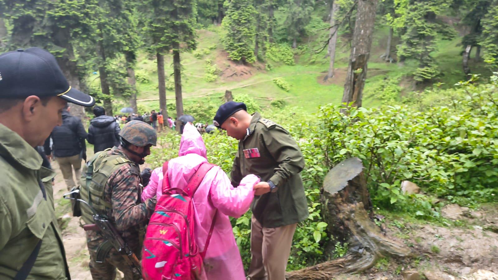 260 tourists safely rescued after Gulmarg Gondola malfunction