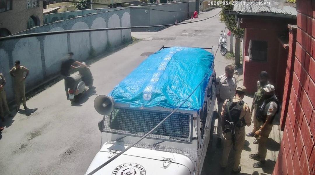 Mirwaiz placed under house arrest, denied permission to visit Budgam