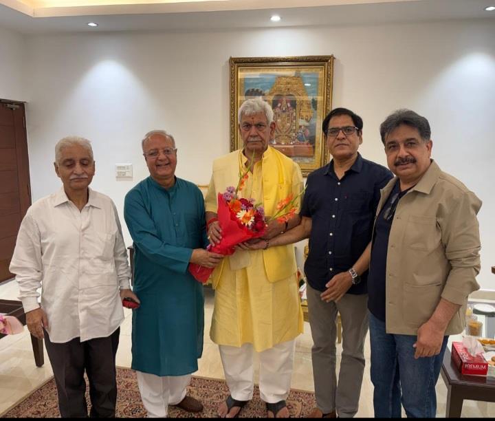 GKPD Delegation meets LG Sinha & briefs him about the 'Kashmir Heritage Tour'