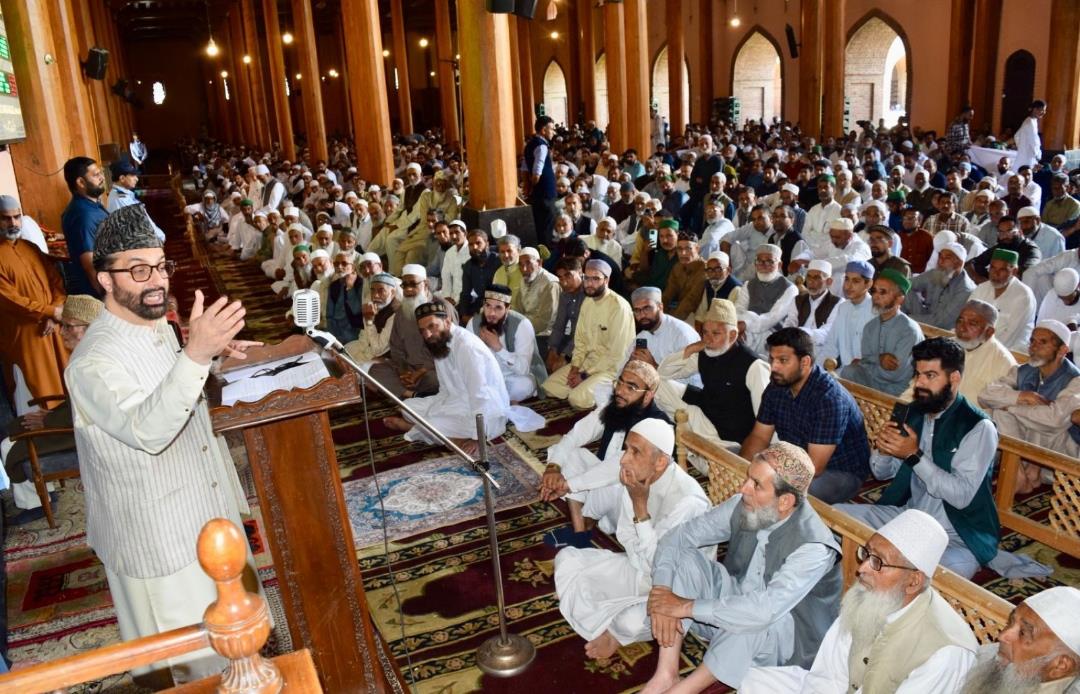 Mirwaiz Raises Concern Over Growing Normalisation of Restrictions on Religious Rights