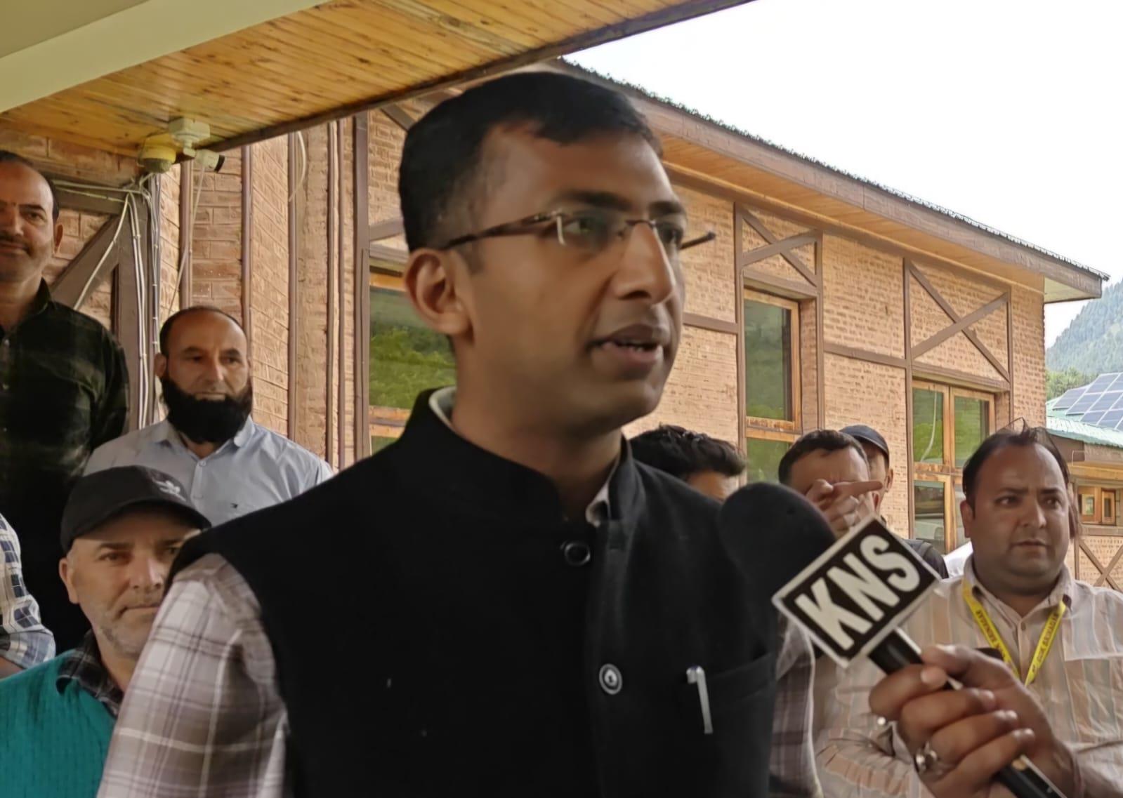 Local hospitality key to smooth Amarnath Yatra: Div Com Garg