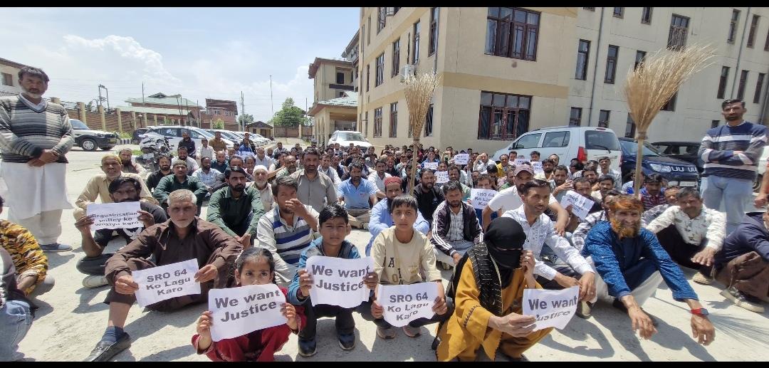 Safai Karamcharis protest in Srinagar, demand regularisation of services