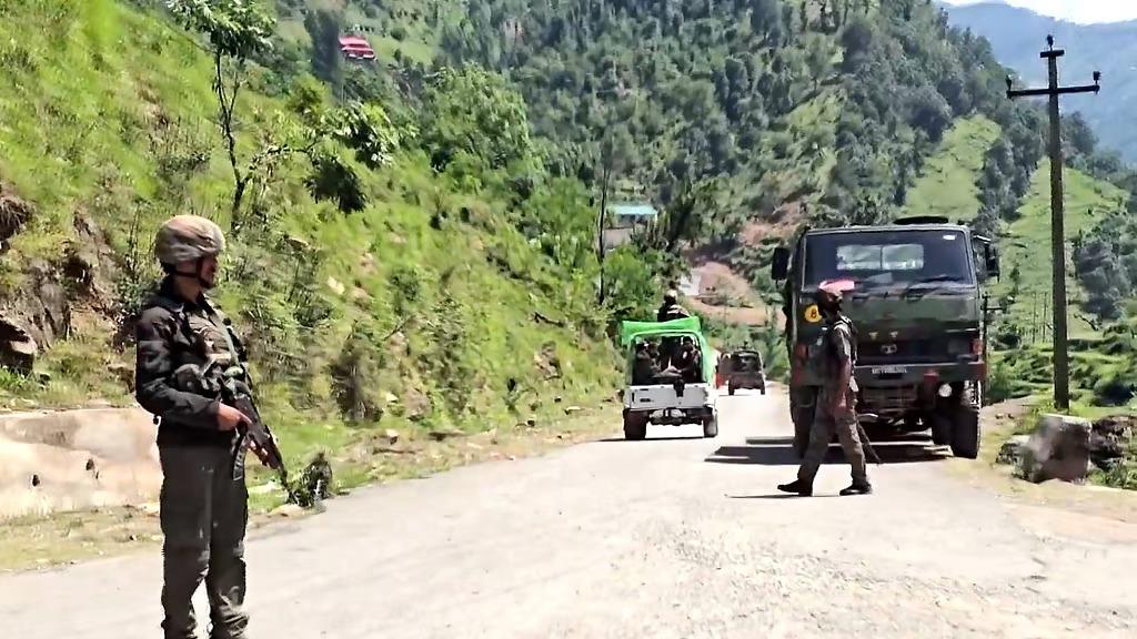 Three apprehended in J-K's Uri exfiltration bid, intruder held along LoC