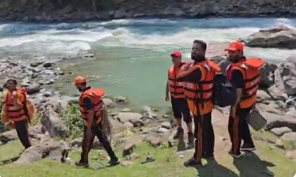 Father swept away saving son, toddler drowns in Kashmir