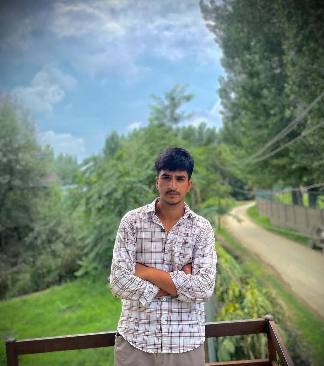 Young Footballer dies in Bandipora, thousands attend funeral, father rescued