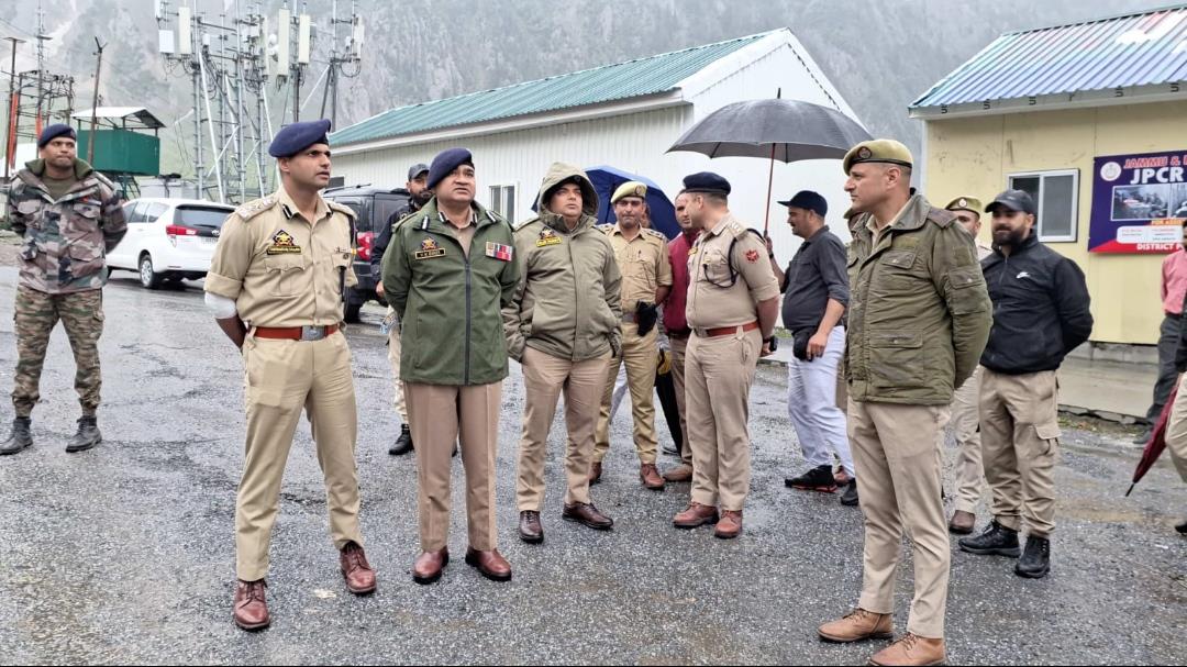 IGP Kashmir reviews security arrangements at Baltal base camp for Amarnath Yatra
