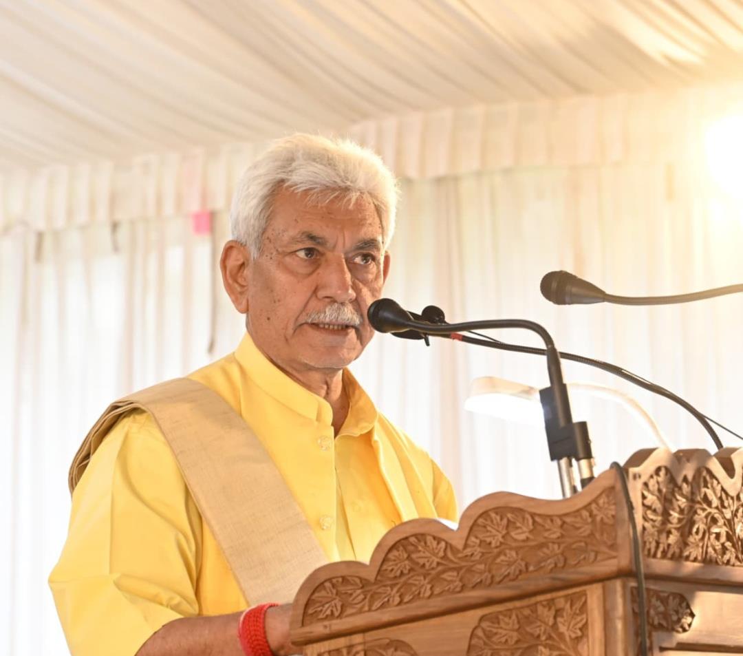 LG Sinha describes J&K as ‘living canvas’ at Rang-e-Kashmir Cultural Festival