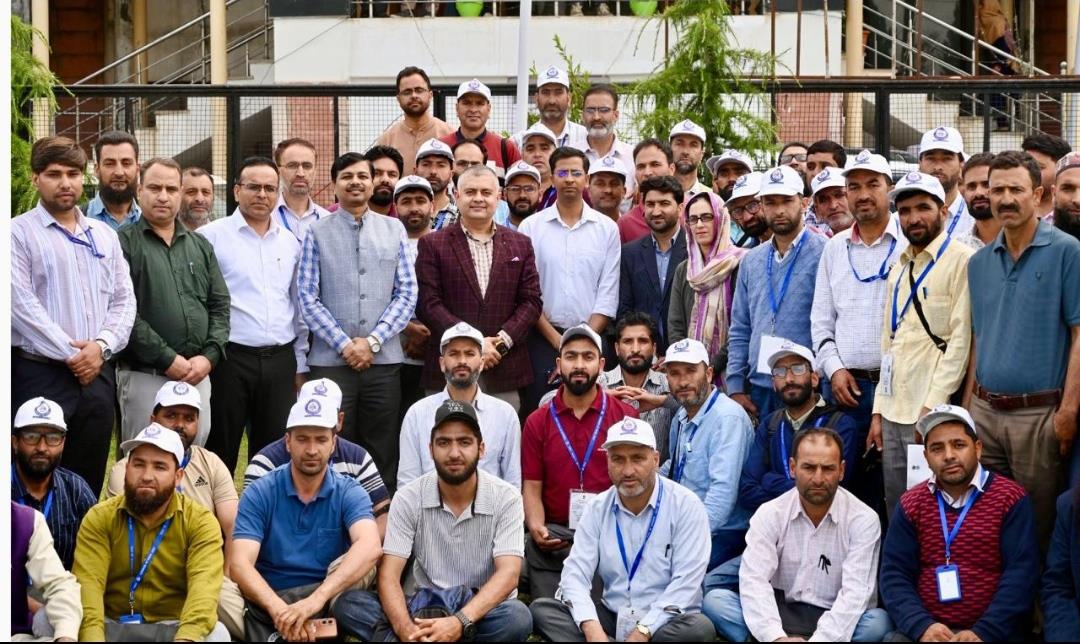 CPCO, Amit Sharma visits Shopian, reviews Census operations in meeting with officers