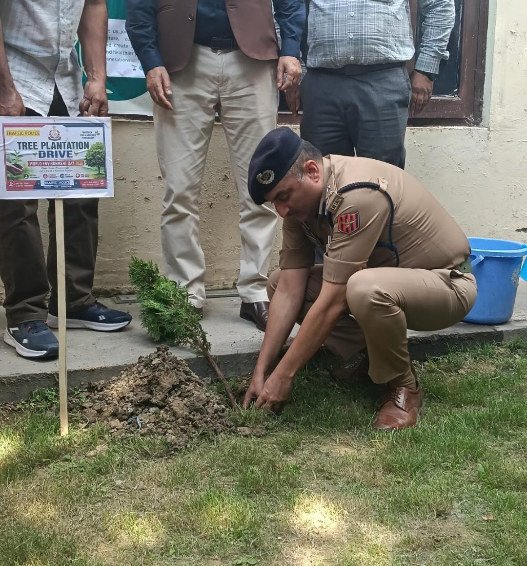 Traffic Police J&K launches major plantation drive on World Environment Day
