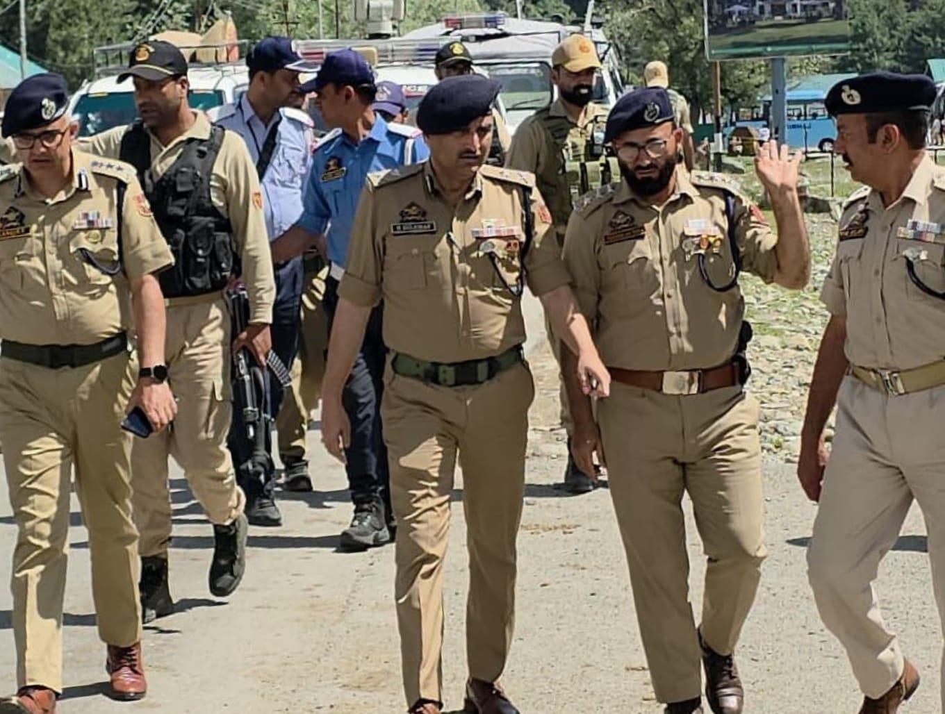 IGP Traffic reviews arrangements on Pahalgam route for Amarnath Yatra