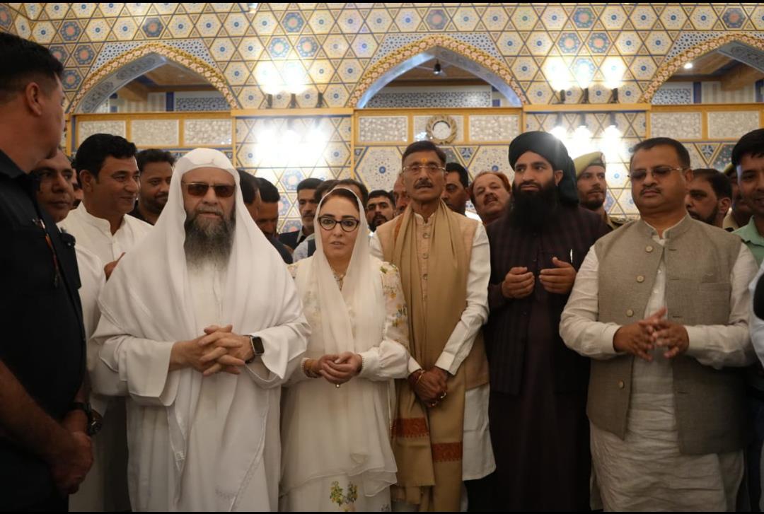 Sanjay Seth visits revamped Hazratbal shrine