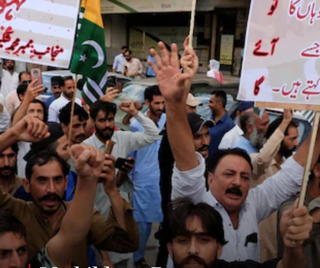 Over 1.5 lakh participate in protests across Muzafarabad amid crackdown, 11 killed
