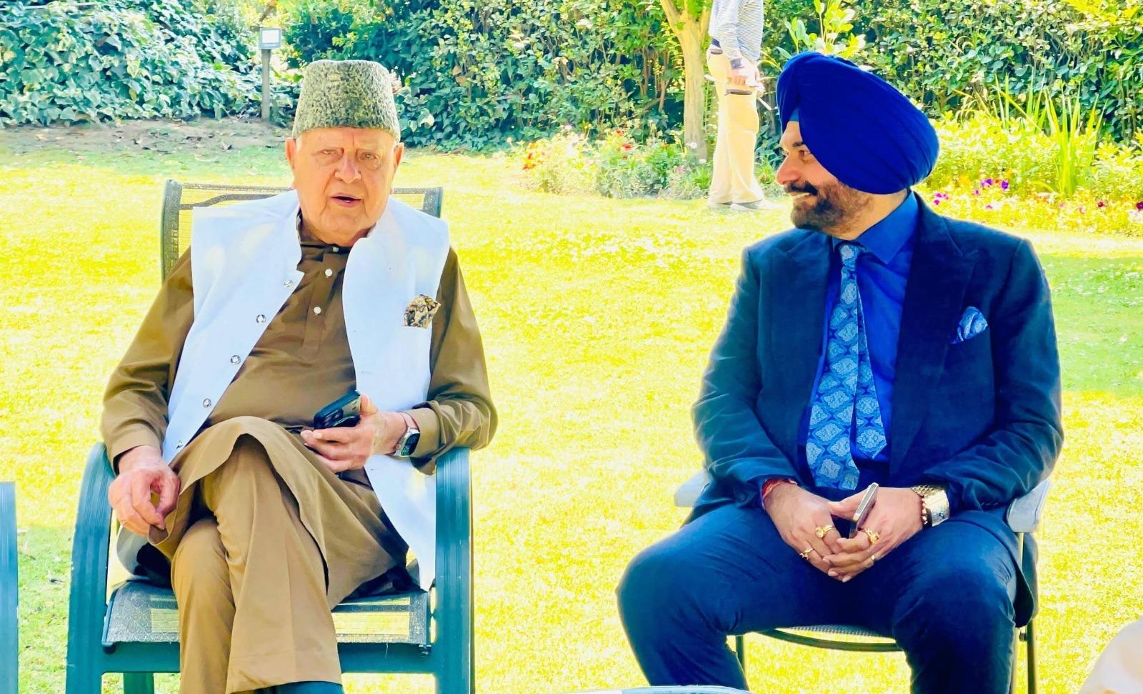 Sidhu Calls on Farooq Abdullah at Gupkar Residence