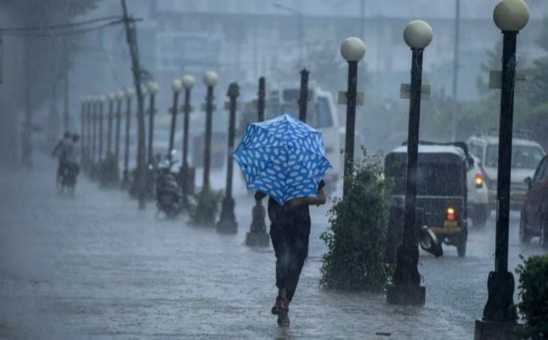 Rain, Thunderstorms Predicted in J&K Till June 25; Hailstorm, Flash Flood Warning Issued