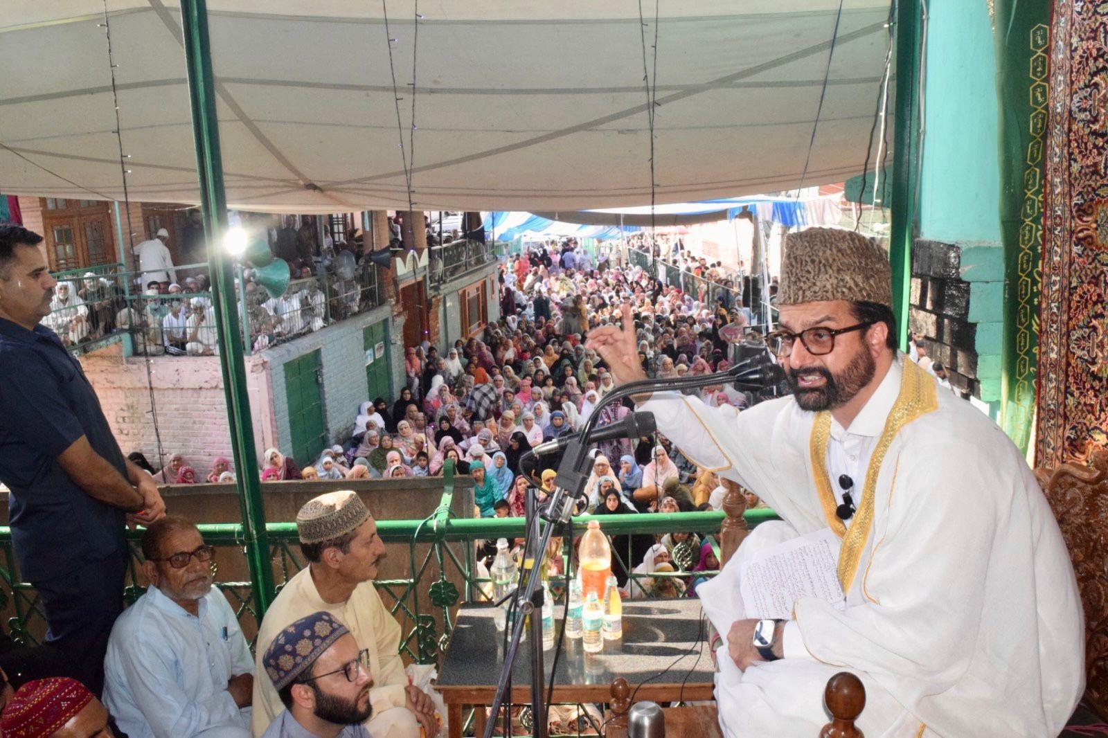 Mirwaiz Addresses Youm-e-Ashoora Gathering at Alam Sahib Narwara