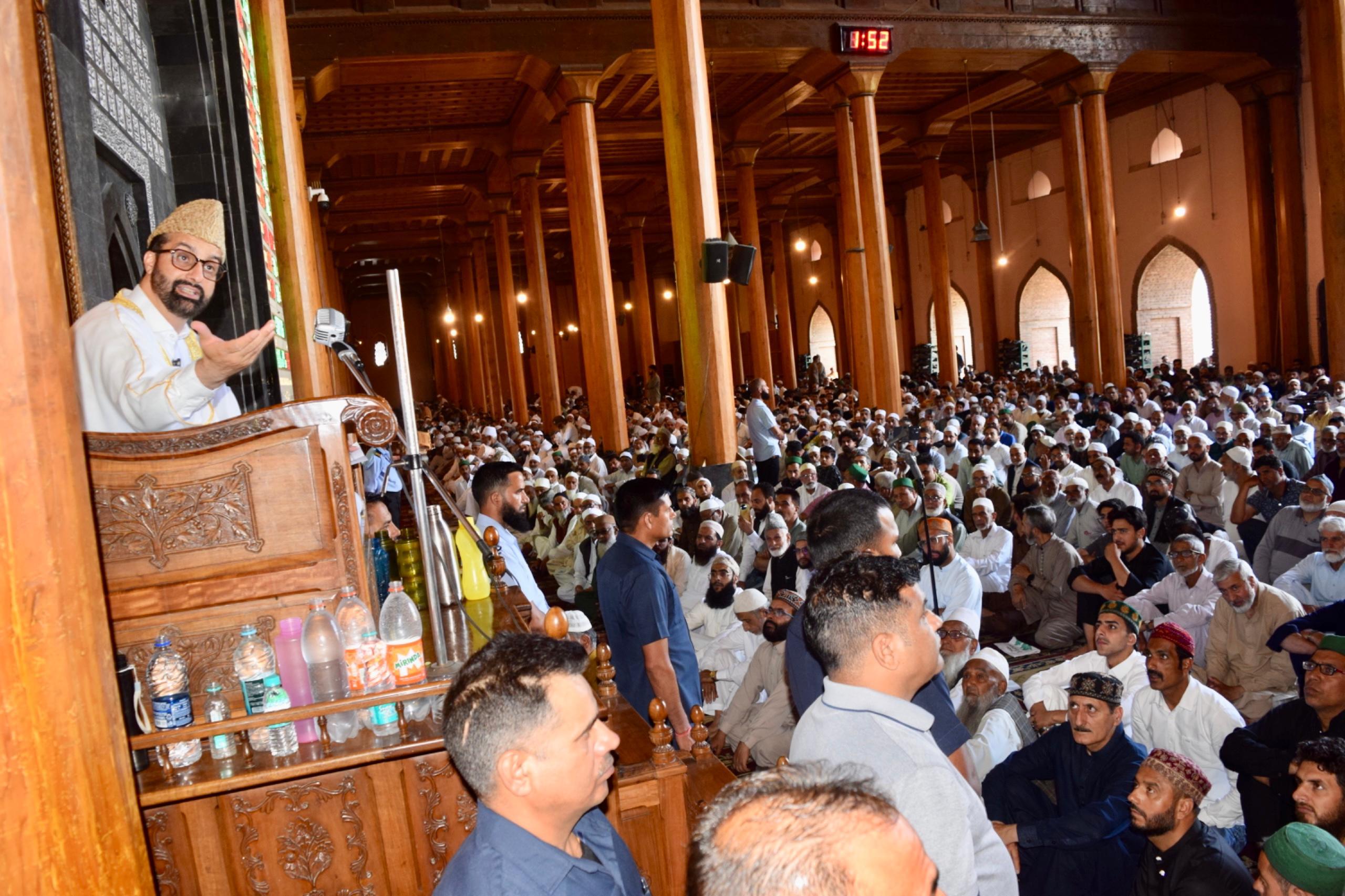 Mirwaiz-e-Kashmir Calls for Responsible Conduct by Media and Social Media Users