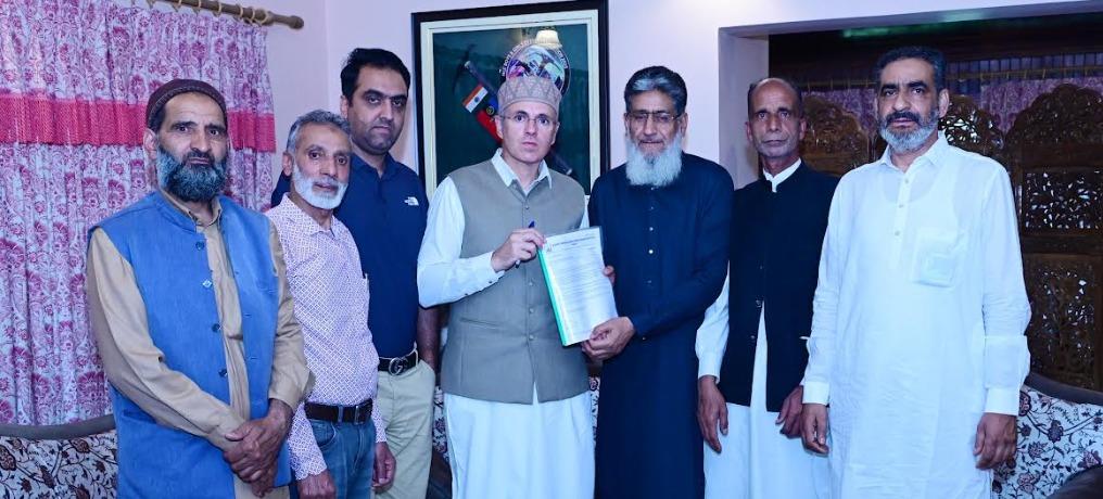 CM Omar Abdullah meets MLAs, trade and tourism stakeholders