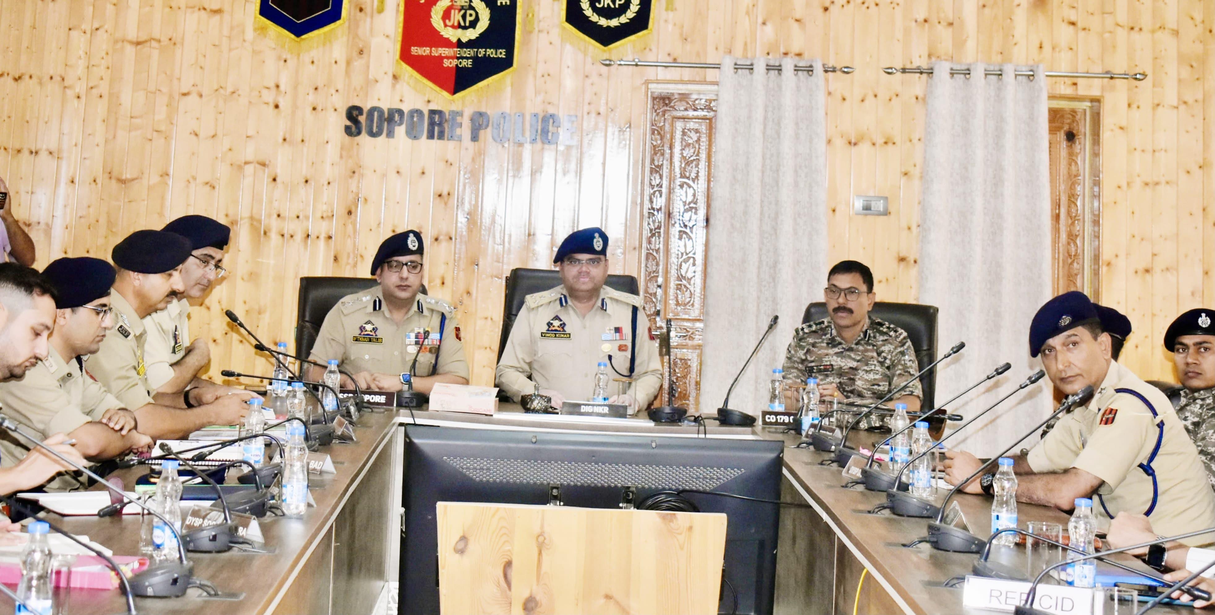 DIG NKR Reviews Independence Day Preparations, Security Arrangements in Sopore