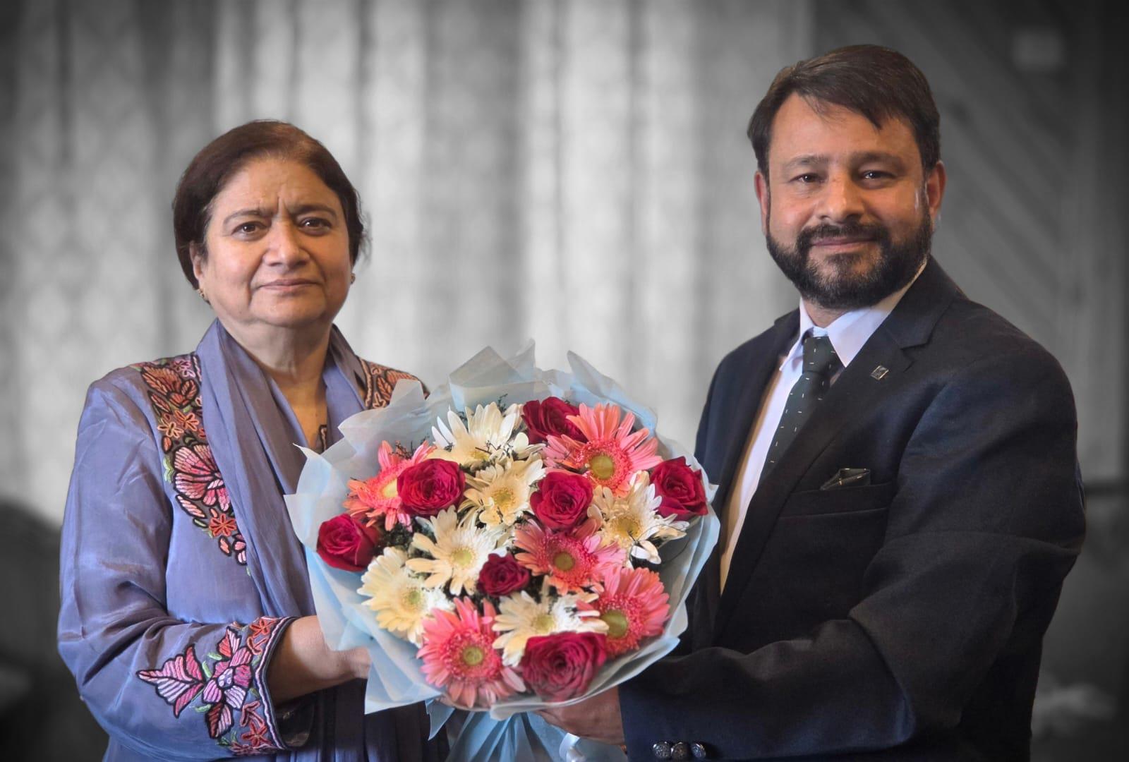Kashmir University to Adopt 10 Private Schools in Bandipora: VC Assures Support