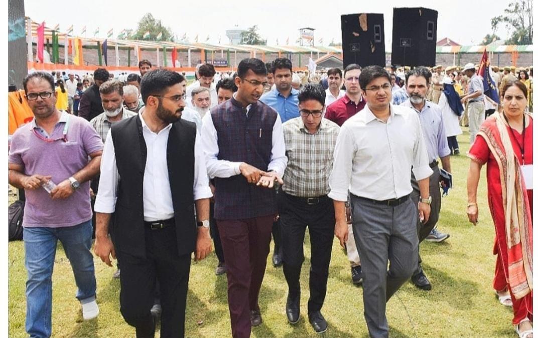 Div Com inspects preparations for I-Day Celebrations at Bakshi Stadium