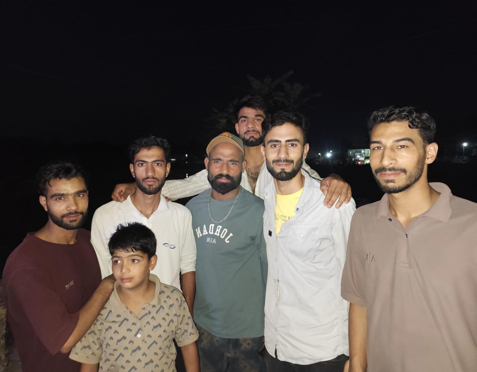 Renowned Volunteer Diver Hamza Sheikh Joins Search for Missing Bandipora Man