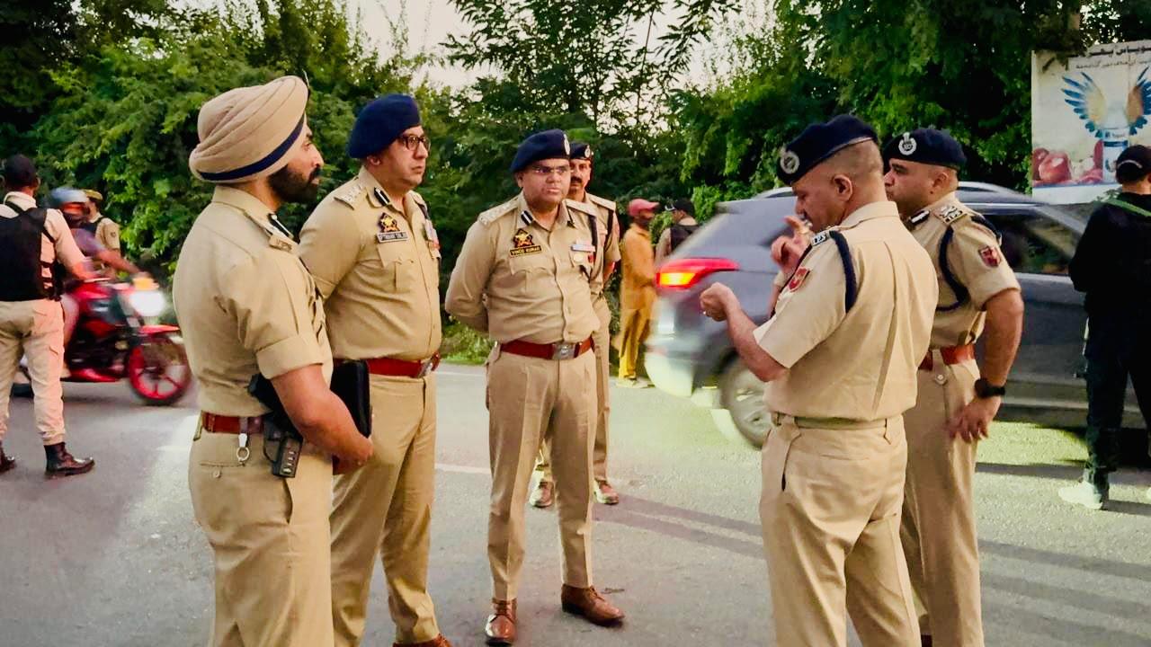 DGP Nalin Prabhat Reviews Anti-Terror Grid in North Kashmir Ahead of I-Day