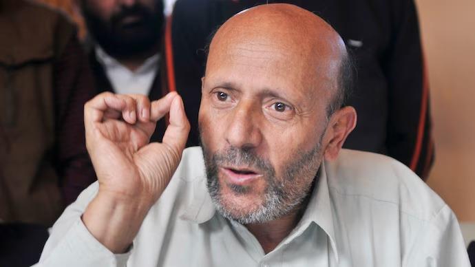 MP Engineer Rashid raises Srinagar Airport development, taxi union issues with Civil Aviation Ministry