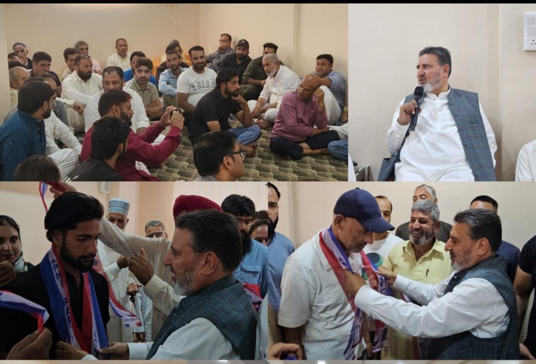 Syed Mohammad Altaf Bukhari chairs meeting with leaders, prominent members from Chanapora constituency